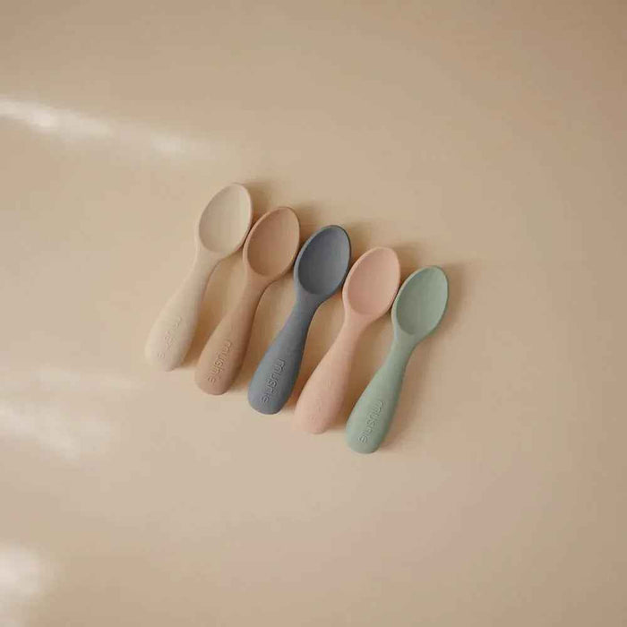 Mushie® Set dveh silikonskih žličk Starter Blush/Shifting Sand Mushie