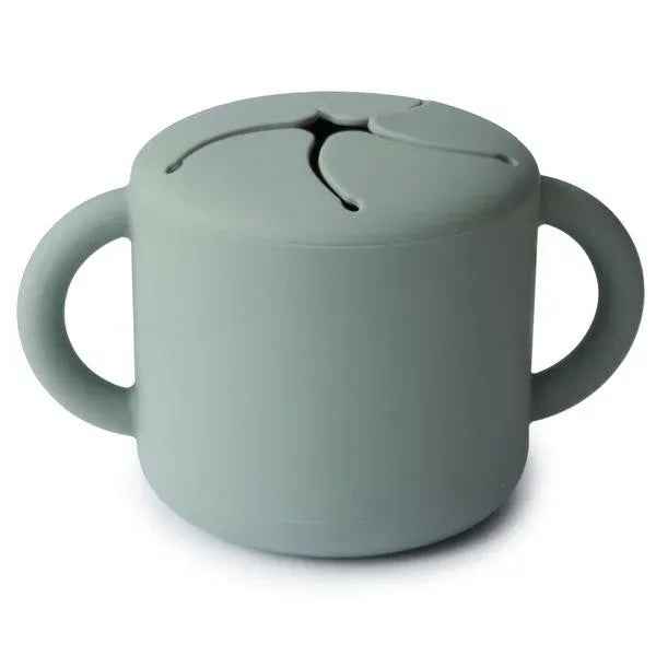 Mushie® Silikonska posodica za prigrizke Cambridge Blue Mushie